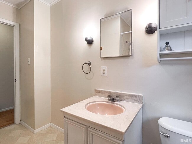 Building Photo - 2519 E 7th St