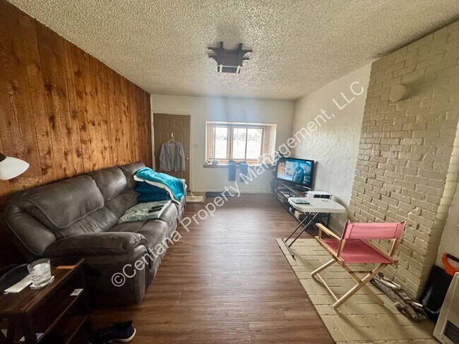 Building Photo - 515-517 25th St N