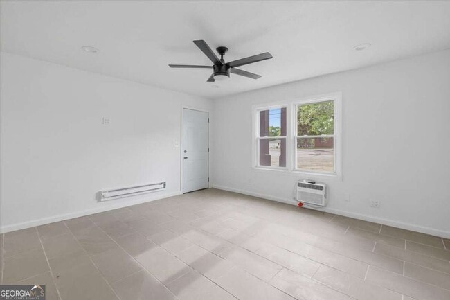 Building Photo - 608 N College Dr