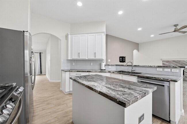 Building Photo - 1814 Midnight Ln
