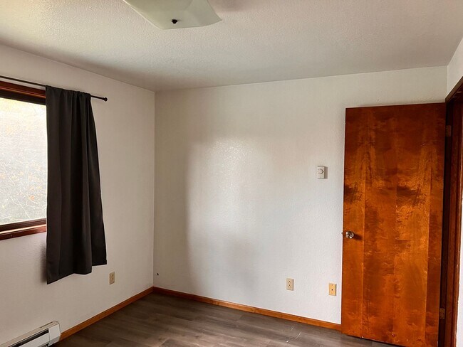 Building Photo - 2135