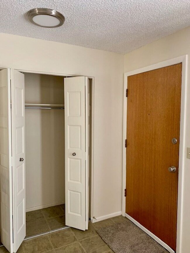 Building Photo - STUDENTS WELCOME! 3-Bed / 2-Bath Home 2 Miles from CSU