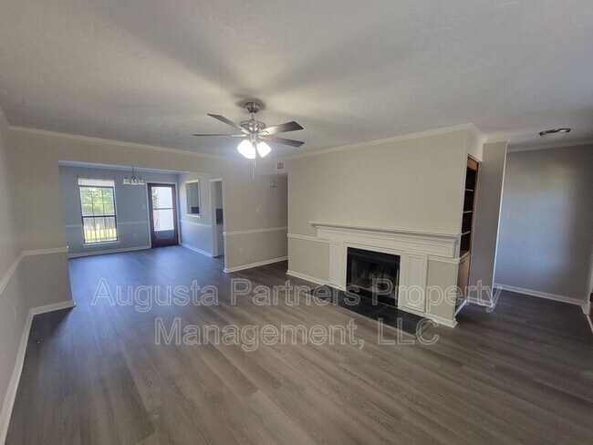 Building Photo - 3921 Miramar Dr Ext