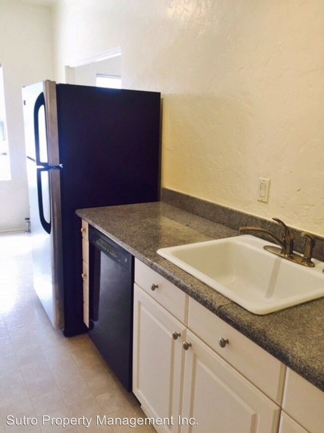 Building Photo - 611 E 20th St