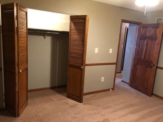 Building Photo - 4Bed/3Bath, Ranch-Style Home in Wooded Area