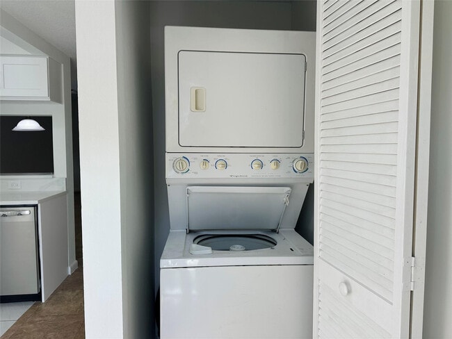 Building Photo - 5503 Pageant Pl