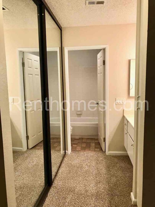 Building Photo - Mira Mesa, 10628 Dabney Dr #163, All Appli...