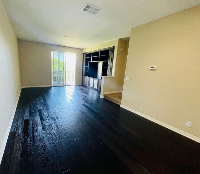 Building Photo - Condo Located in the Gorgeous Columbus Grove