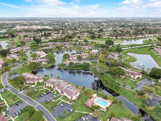 Building Photo - 9278 Vista Del Lago