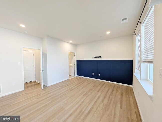 Building Photo - 3106 Laurel Hl Rd