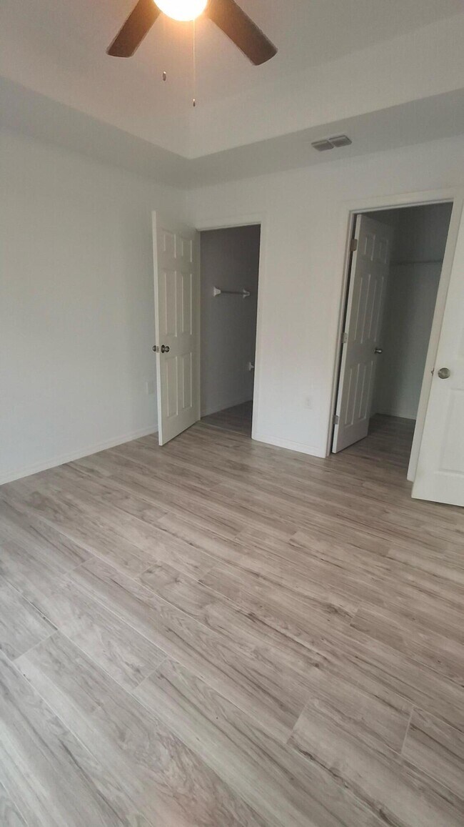 Building Photo - 19850 Eagle Dr