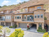 Building Photo - Stunning Coastal Retreat