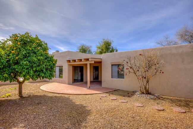 Building Photo - Beautiful Southwest Home with Mountain Vie...