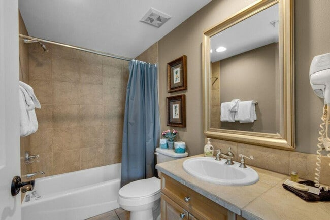 Building Photo - 2 Portofino Dr