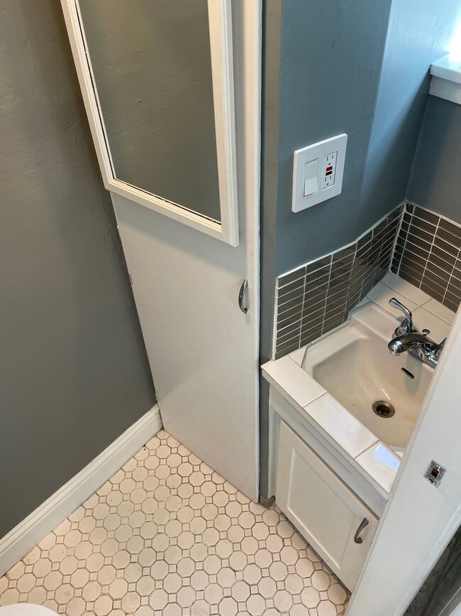 Building Photo - Single Family Home in East Sacramento W/Pool