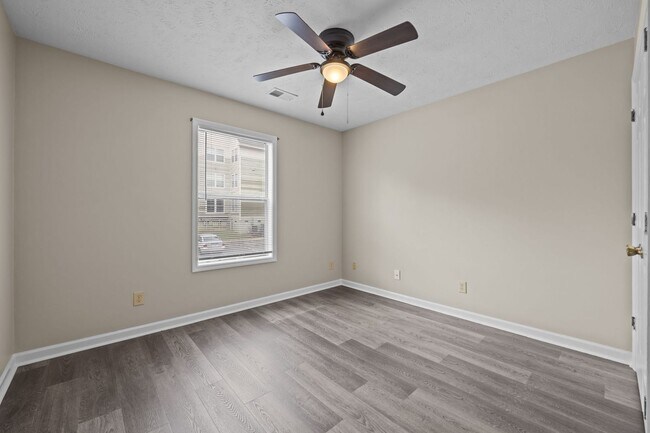 Building Photo - 962-6 Stewarts Creek Dr