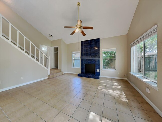 Building Photo - 8527 Woodland Willows Dr