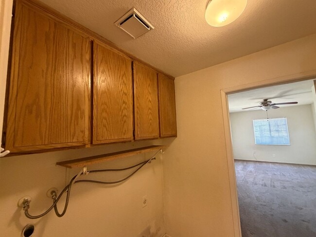 Building Photo - 8608 Zircon Crest Ct