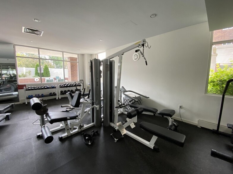 Building Photo - 931 Massachusetts Ave