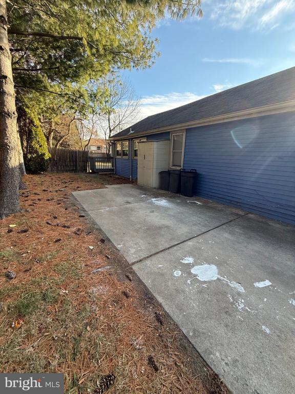 Building Photo - 15 DEMING Ave