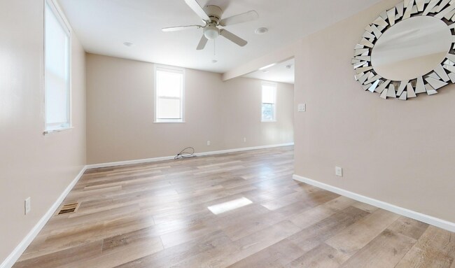 Building Photo - 8008 Algon Ave