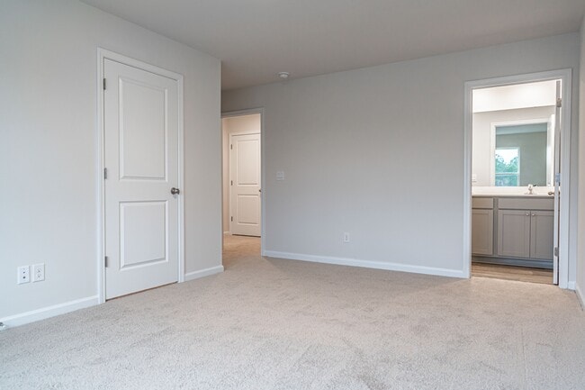 Building Photo - 207 1st St