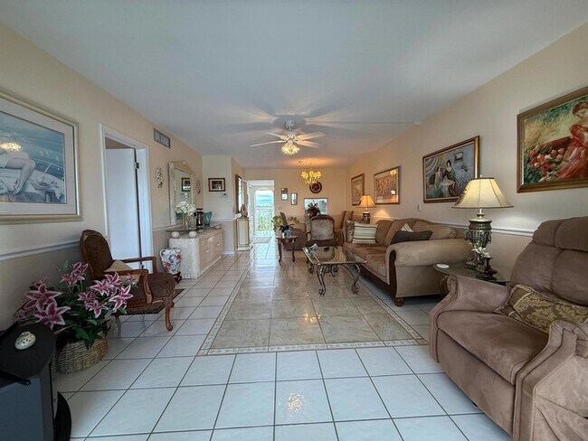 Building Photo - 20 Yacht Club Dr