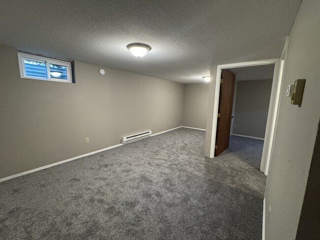 Building Photo - 3285 Canyon Dr