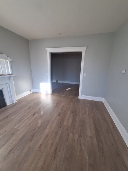 Building Photo - 96 Main St