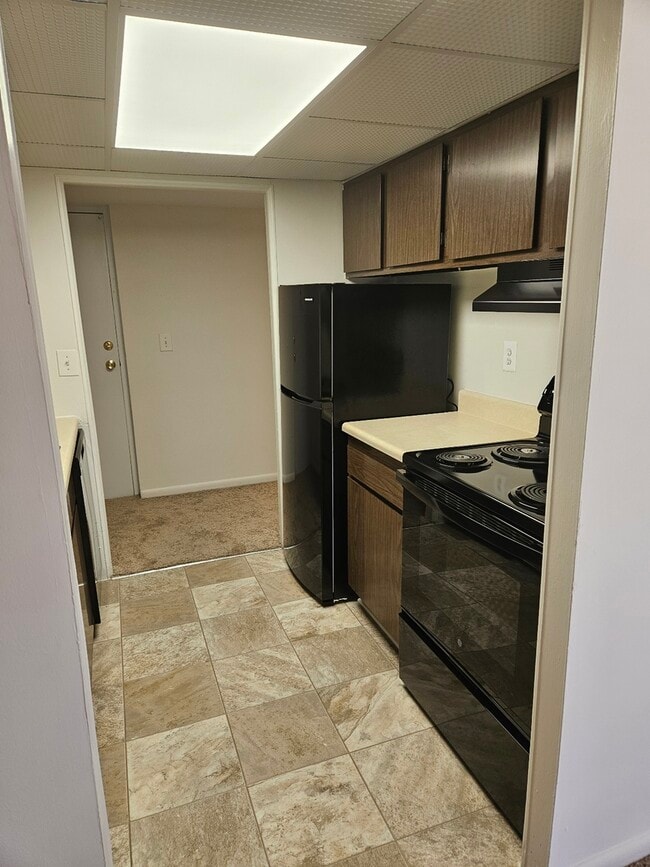 B15 Kitchen- Dining Room Side - Lake Club Apartments