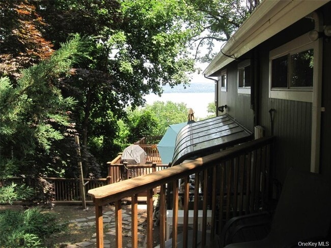 Building Photo - 909 US-9W