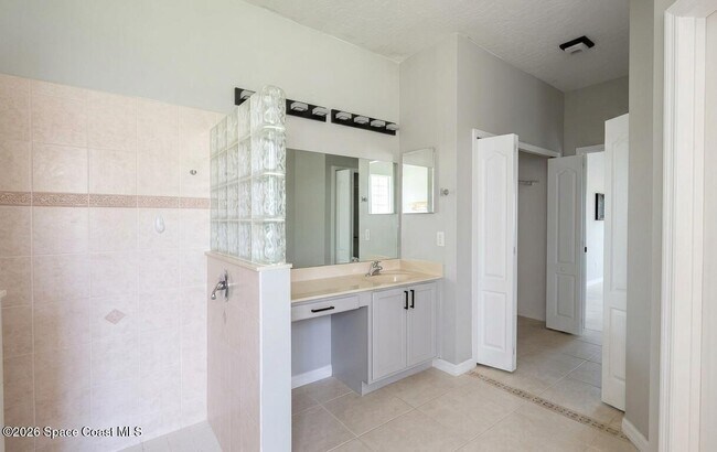 Building Photo - 781 Glen Abbey Way