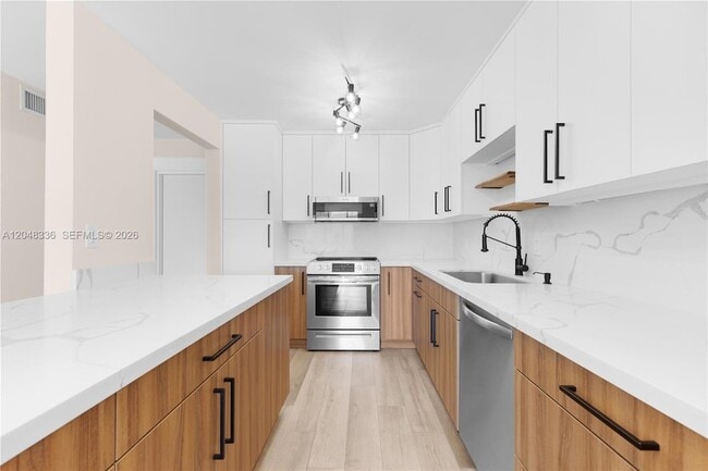 Building Photo - 8752 SW 12th St