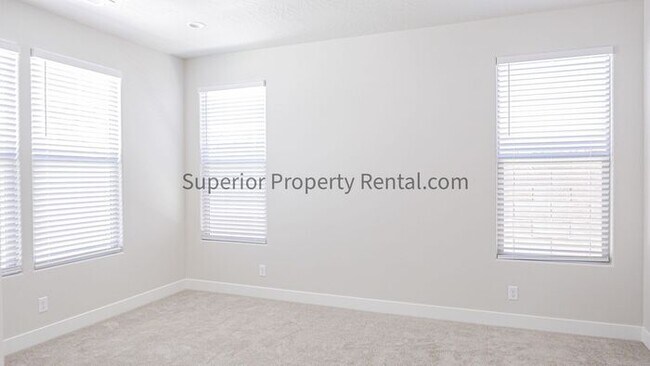 Building Photo - Newer 3 Bed, 2 Bath home in Brio