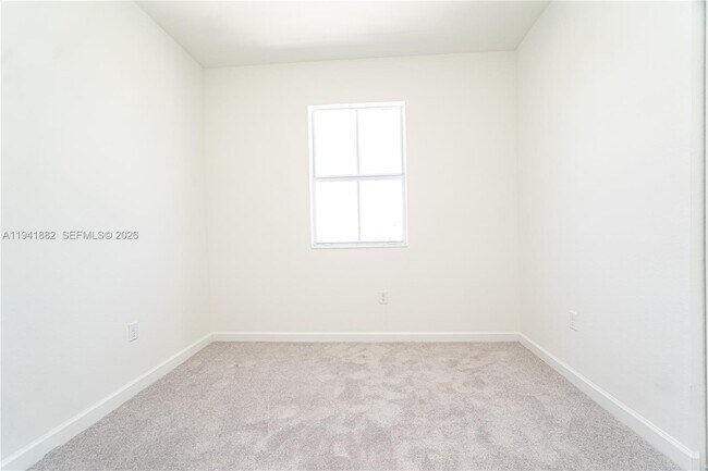 Building Photo - 2646 SE 27th Dr