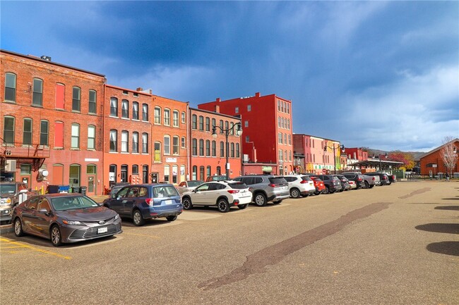 Building Photo - 64 E Market St