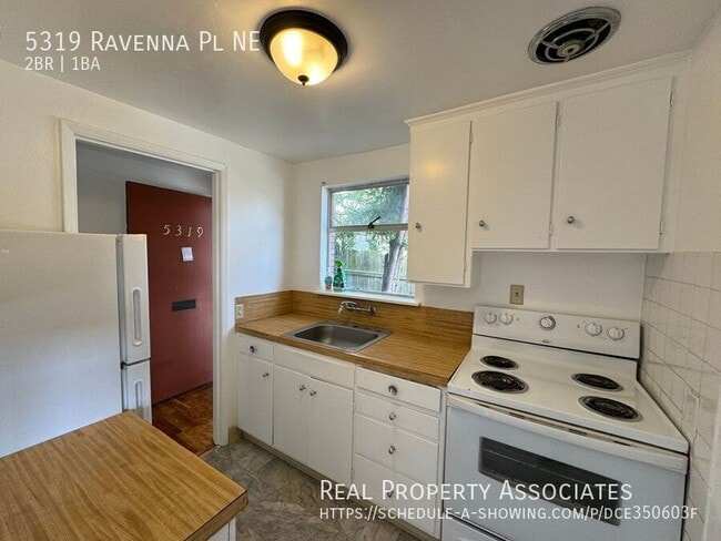 Building Photo - 5319 Ravenna Pl NE