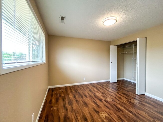 Building Photo - 4998 Arrowood Ct SE