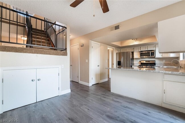 Building Photo - 3929 S Torrey Pines Dr