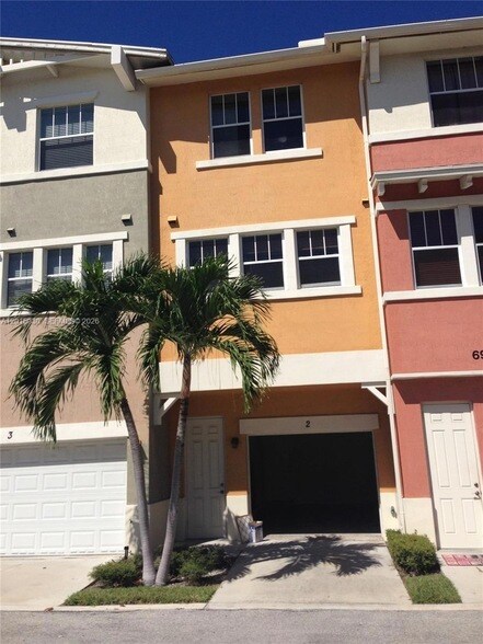 Building Photo - 690 Amador Ln
