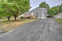 Building Photo - 4 Bedrooms 3 Baths Bristol TN