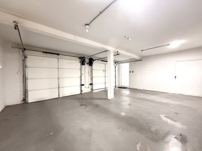 Building Photo - 4800 N Stanton St