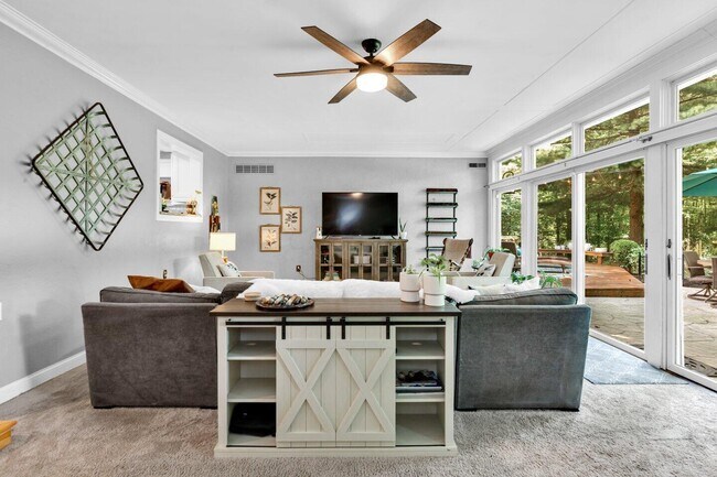 Building Photo - 7093 S Section Line Rd