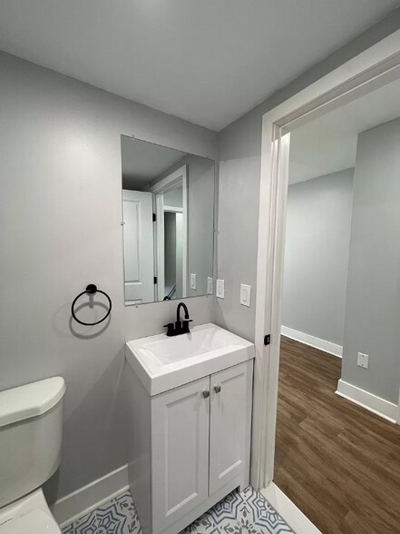 Building Photo - 1837 E Sergeant St