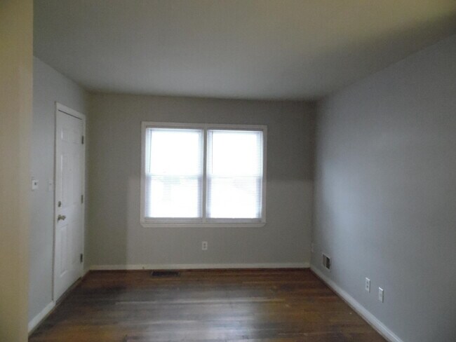 Building Photo - 1001 N Broadway