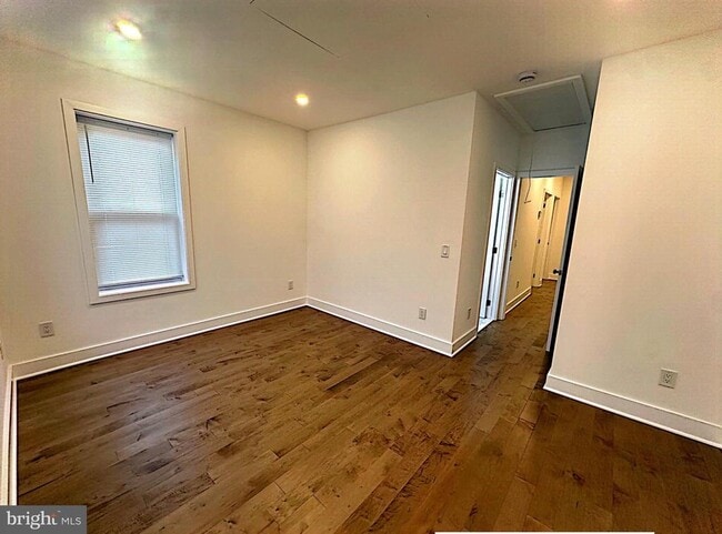 Building Photo - 733 Gresham Pl NW