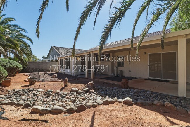 Building Photo - SE!! 4 Bedrooms!! Single Story!!! 3 Car Garage!!! Gated!! Water Conditioner!! All Appliances!!! F...