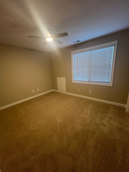 Building Photo - 1633 Shepherds Glade Dr