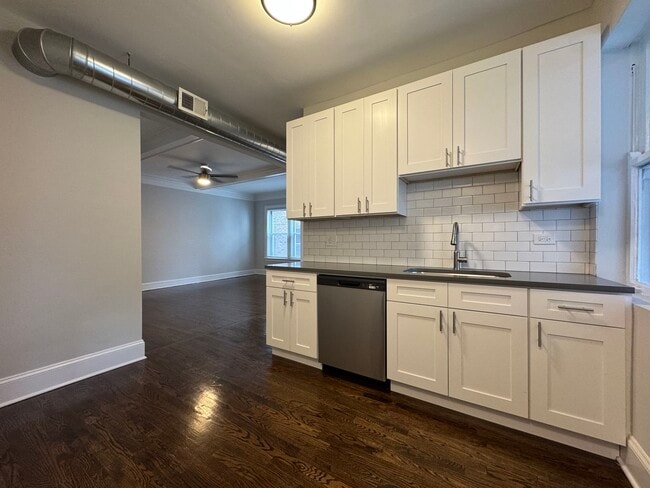 Building Photo - 1455 W Summerdale Ave
