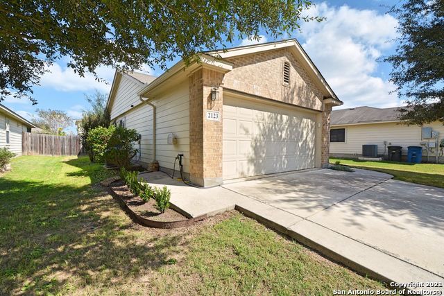 Building Photo - 2123 Wiltshire Dr
